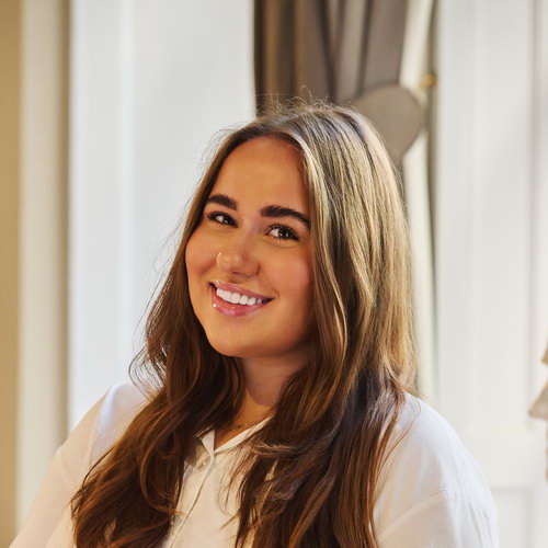 Laura Hoyer Headshot